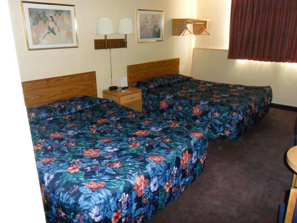 Hotel Super 8 By Wyndham Chadron Ne Extérieur photo